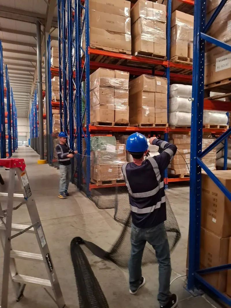 El pasillo sigue en uso mientras se trabaja en el tramo siguiente